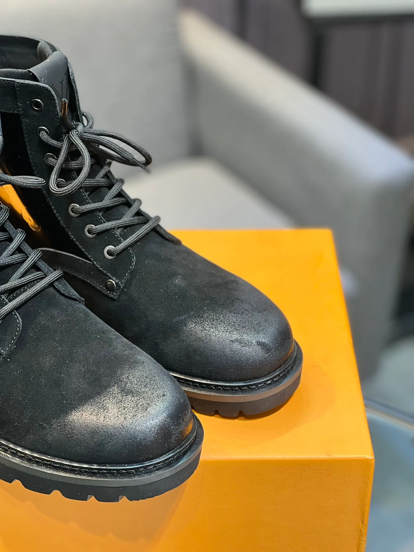 Men's shoes 💰920 L Home - the latest LV men's business casual boots, luxury and nobility are a must. They are all made of imported original first-layer cowhide, just to create a more comfortable wearing experience. ➕Top imported water-dyed full cow lining, original high wear-resistant outsole! 👏👏 Size: Male 39-44; (38 45 46 customized)